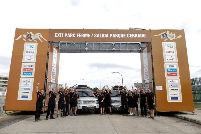 The Race2Recovery team of injured soldiers and civilian volunteers pose with their Land Rover support vehicles on arrival in Rosario, Argentina ahead of their latest 2014 Dakar rally challenge (PHOTO : FRANCOIS FLAMAND / DPPI - LANDROVER TEAM AMBIANCE)